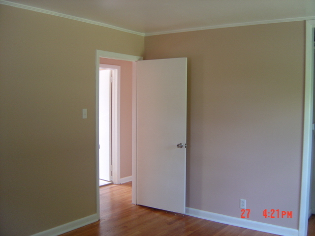 Building Photo - East Cone Blvd 3 BR conveninent to 29 & Sh...