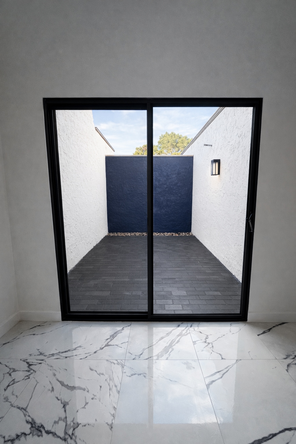 Building Photo - 1605 Common Dr