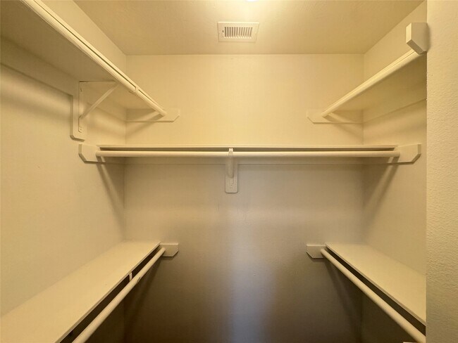 Building Photo - 8107 Gran Villa Dr