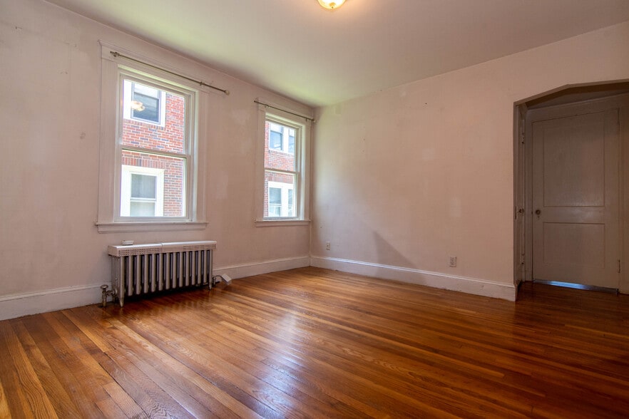 Building Photo - 86 Colborne Rd