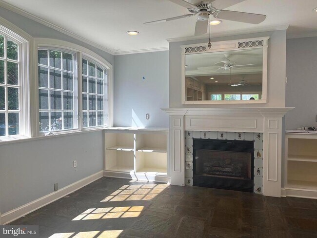 Building Photo - 3604 Oval Dr