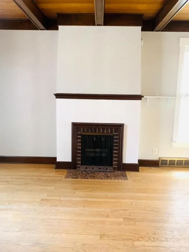 Building Photo - 410 S 40th St