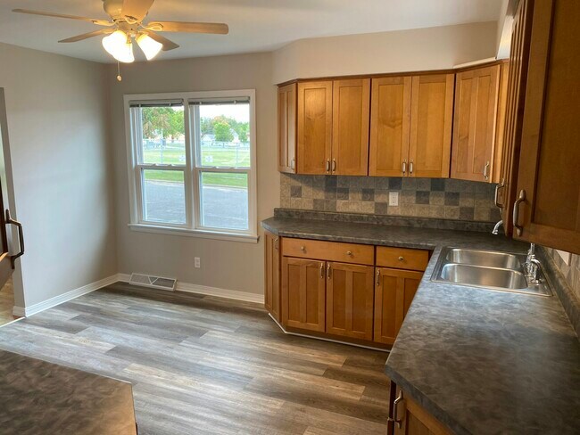 Building Photo - 607 Pine Street, Unit 607