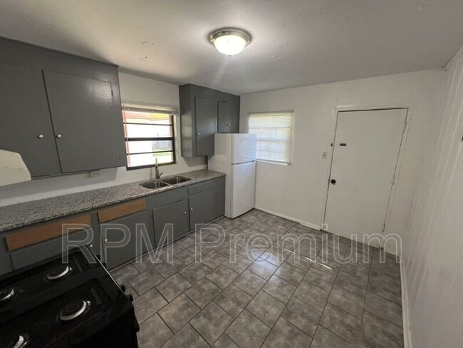 Building Photo - 13189 Sunshine Rd