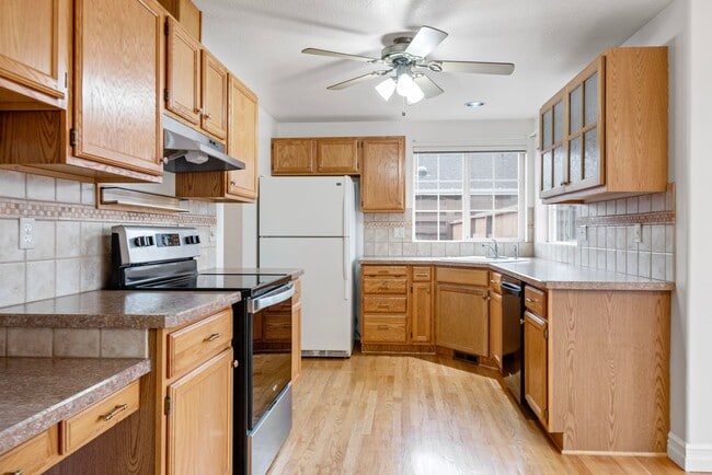 Building Photo - Beautiful 3-Bedroom Home with Large Fenced Yard – Available Now!