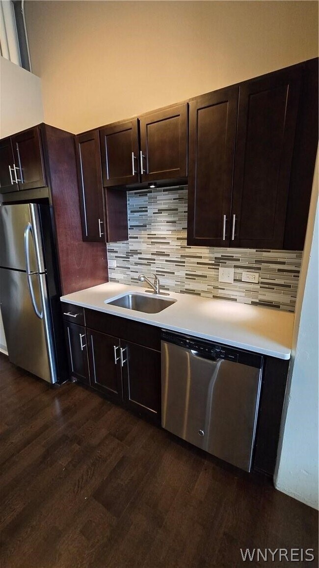 Building Photo - 2917 Main St