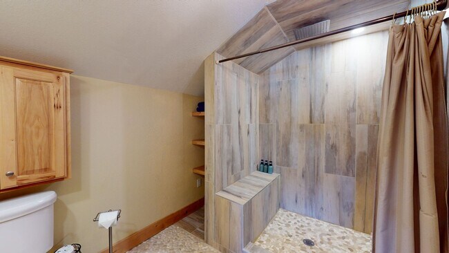 Building Photo - 22 Riverbend Dr