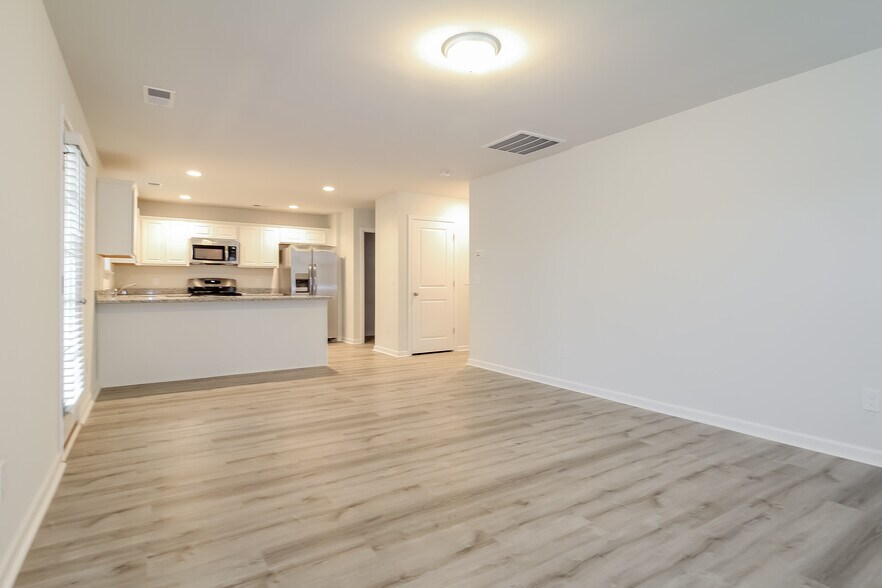 Building Photo - 518 Whittier St