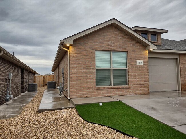 Building Photo - 2121 N Jayton Ave