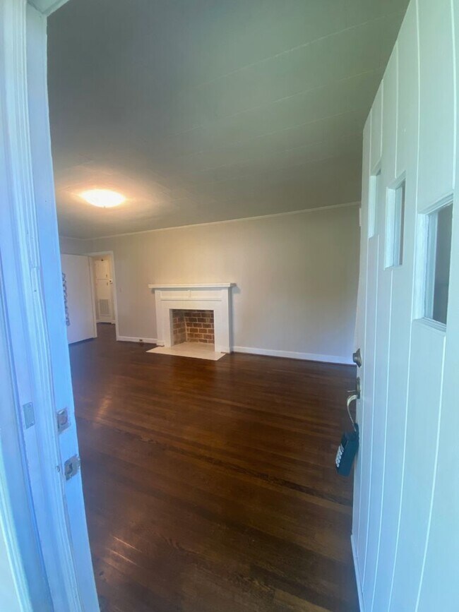 Building Photo - Nice 2 bedroom 1 bathroom home very close to I-85 and HWY 73