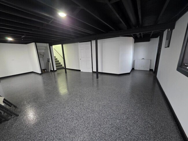 Building Photo - 14716 Dorchester Ave