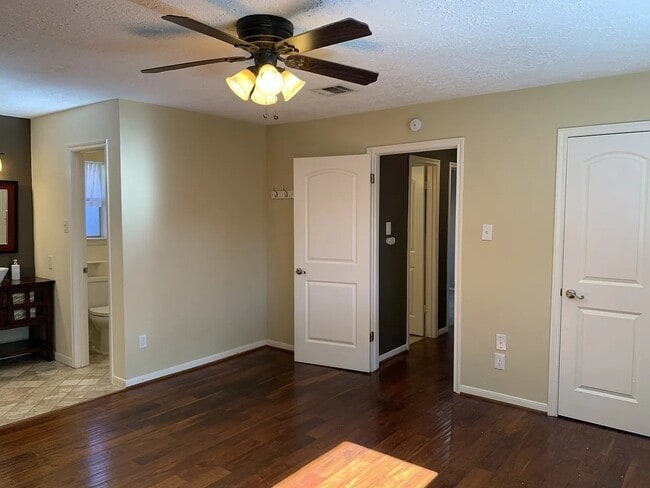 Building Photo - 6318 Leaf Arbor Dr