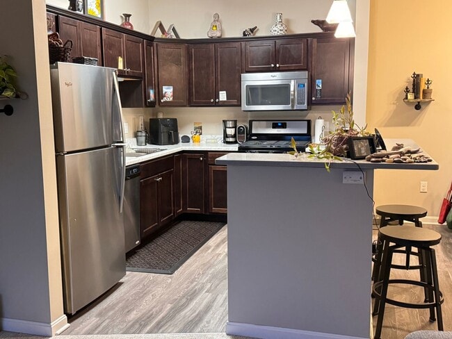 Building Photo - Comfortable Condo in Swan Creek