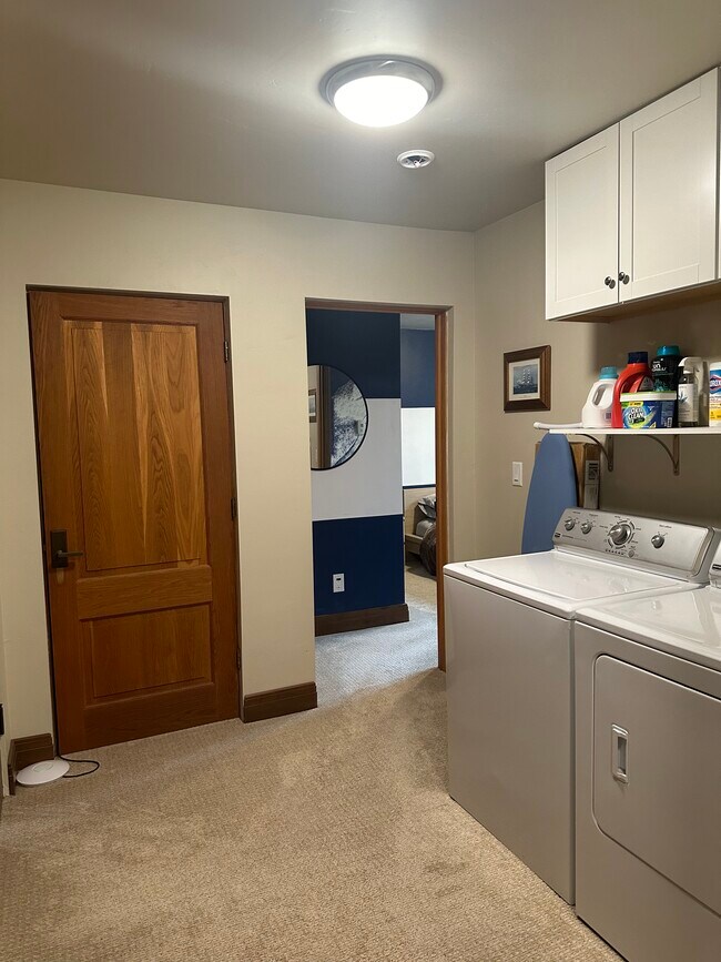 Building Photo - 640 Lincoln Ave