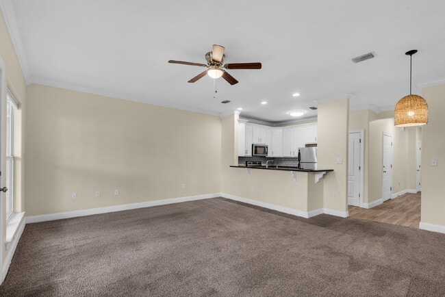 Building Photo - "Charming 3-Bedroom Townhouse Oasis in Destin!"