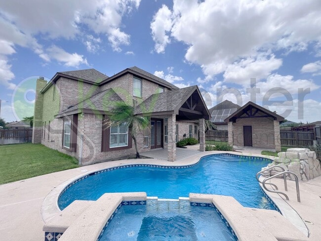 Building Photo - Gorgeous 4b/4.5bath house in McAllen
