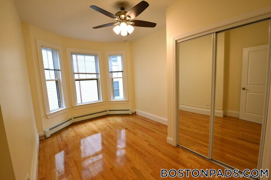 Building Photo - 35 Brookline St