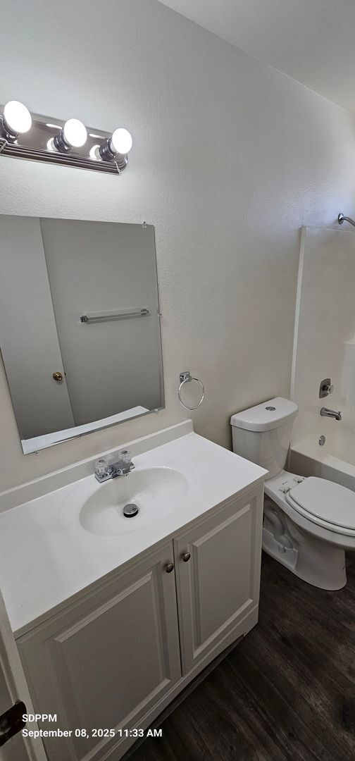 Building Photo - EL CAJON - Nice 3 Bedroom 2.5 Bath Townhou...