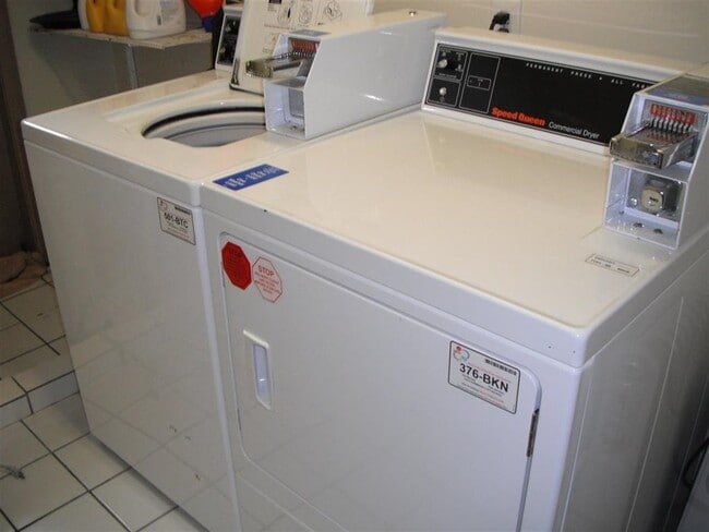 Building Photo - 79 Garden St