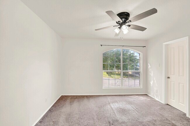 Building Photo - 120 Rhew Pl
