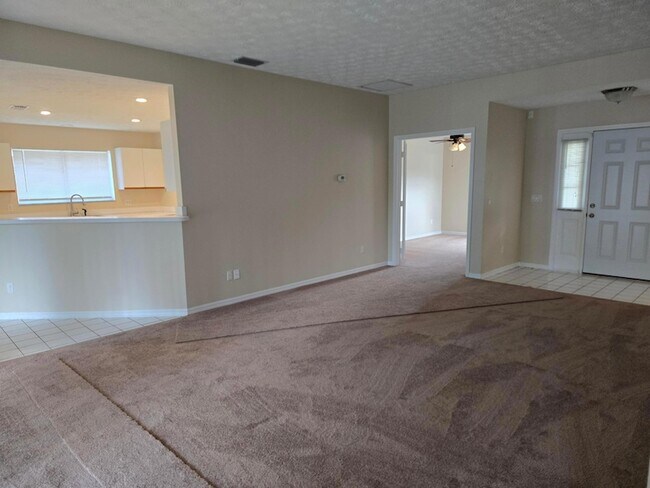 Building Photo - 2601 SE Creston Ln