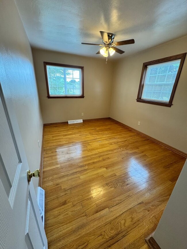 Building Photo - 5001 Sampson Dr