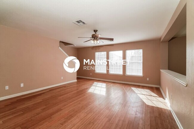 Building Photo - 3 Bedroom Pet-Friendly Home in Del Valle, TX with Main Street Renewal