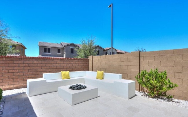 Building Photo - 948 W Yosemite Dr