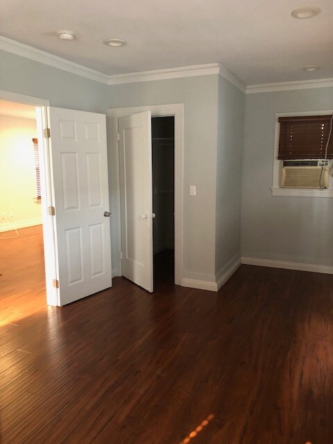 Bdrm.. Cont.walk in closet - 1250 Huntington Dr