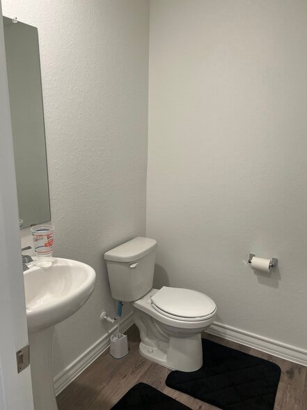 Toilet - 8123 Hamrick Cir