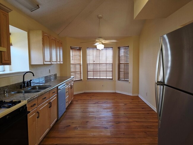 Building Photo - Charming 3 Bedroom, 2 bath Home in West El...