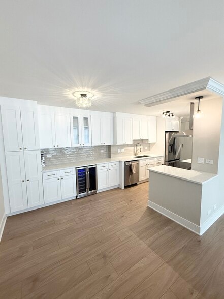 Primary Photo - 111 E Chestnut St