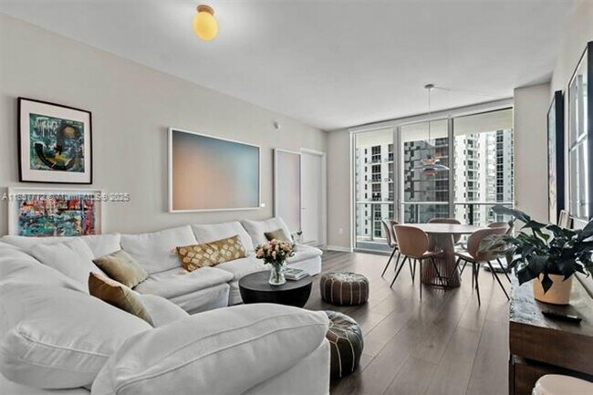 Building Photo - 1100 S Miami Ave
