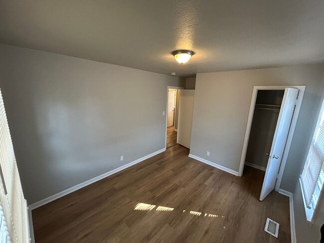 Building Photo - Charming 3BR brick home with Bonus Den