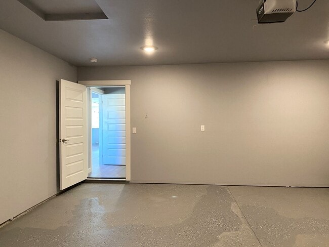 Building Photo - 314 Lolly Ln