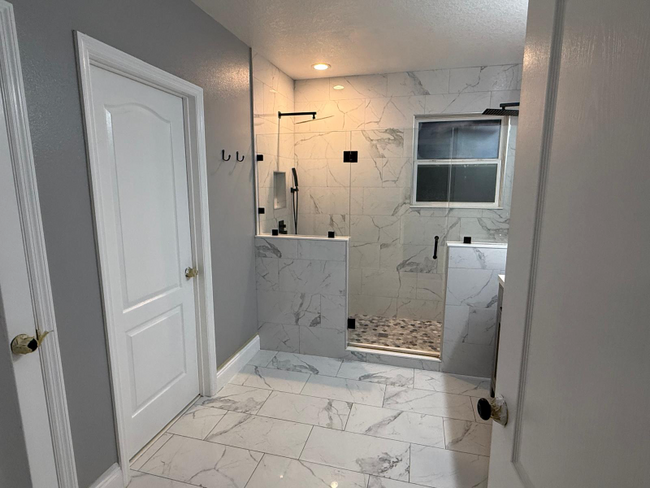 Building Photo - 1806 Sereno Dr