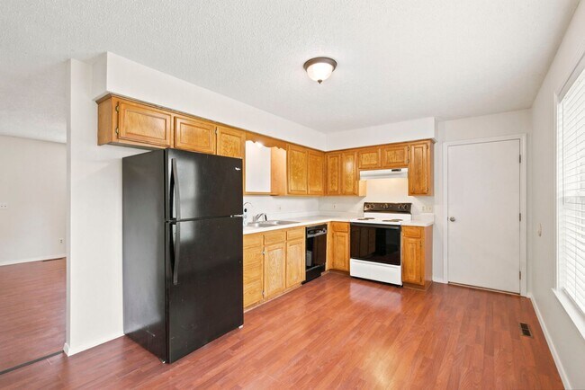 Building Photo - 511 E Dyann Dr