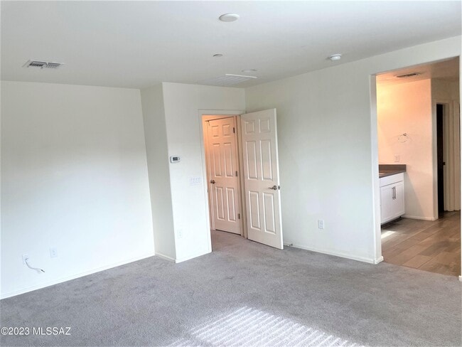 Building Photo - 9450 N Andrina Dr