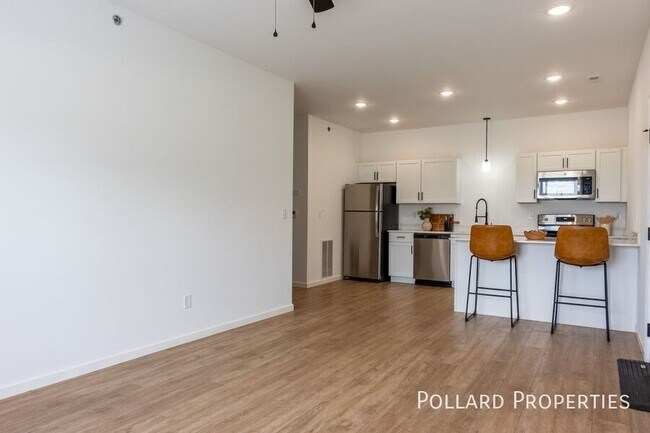 Building Photo - 506 Parkview Dr