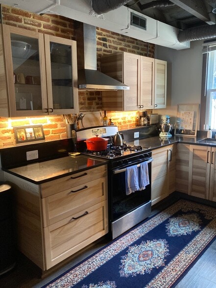 Building Photo - 1602 Latrobe St