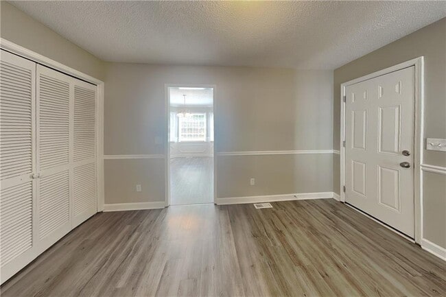 Building Photo - 2671 Ashley Dr