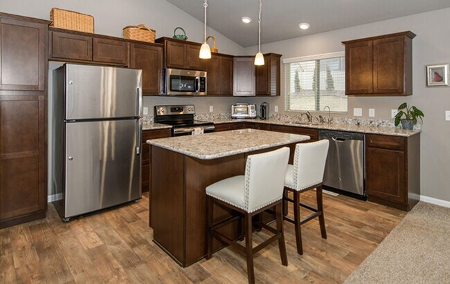 Building Photo - AVAILABLE NOW!