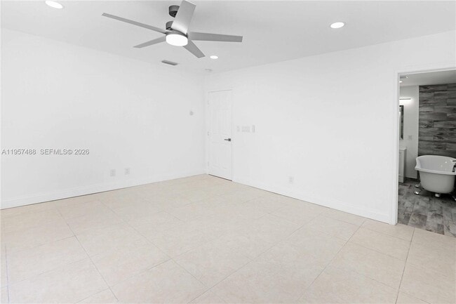 Building Photo - 1110 S 14th Ave