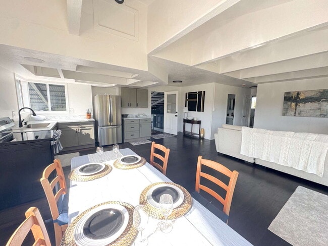 Building Photo - "Charming 3-Bed, Renovated Convenience on Ainaola Drive in Hilo!"