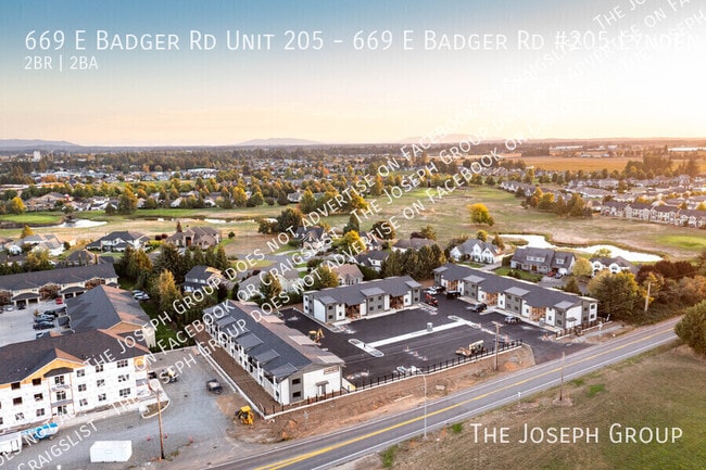 Building Photo - 669 E Badger Rd