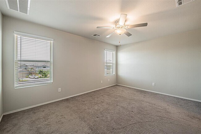 Building Photo - 108 Comet Dr