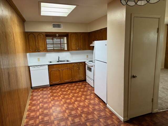 Building Photo - 100 Park Ln