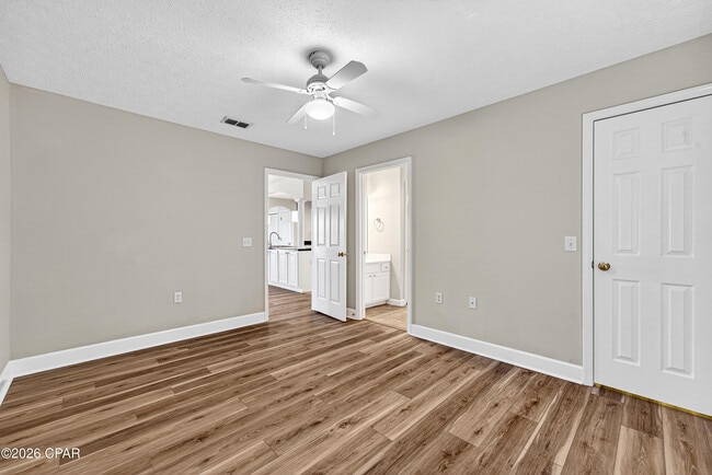 Building Photo - 114 Lakeridge Dr