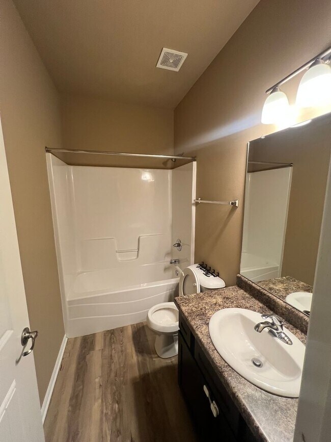 Building Photo - 1/2 month off moving special if move in prior to 03/15/2026 - Beautiful 3 bed 2 bath house w 2 ca...