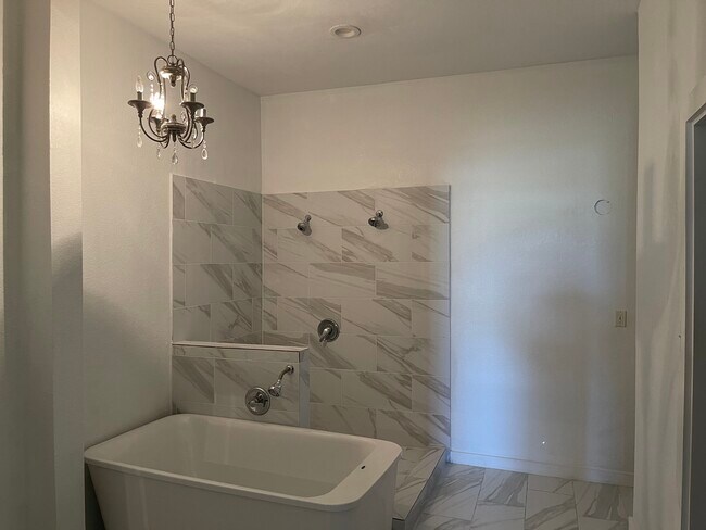 Building Photo - 15500 University Dr